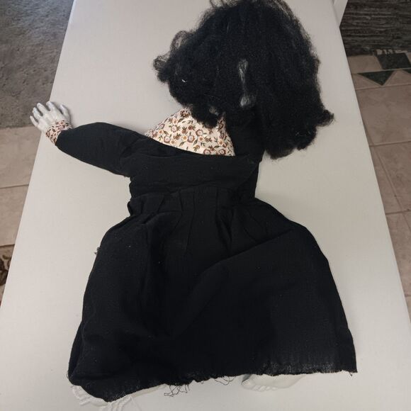 Creepy Dawn the Animated Crawling Zombie Girl Indoor or Covered Outdoor Appx 26" - Picture 11 of 13